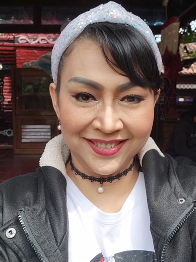 Salam dari Cirebon. Belajar sejarah langsung dari sumbernya. Berkomunikasi dengan makhluk gaib penunggu lokasi untuk mendapatkan pesan kebaikan dari leluhur Nusantara. ❤️