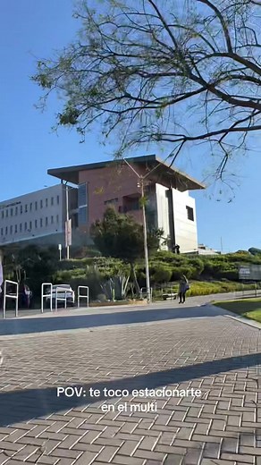 Estacionamiento en el campus de Cetys Tijuana