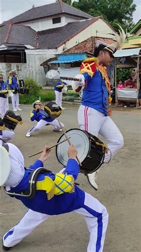 Formasi Snare Kayang Drumband AL BAYAT