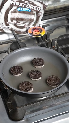 Giant Oreo Cookies 🆚 My Pan #food #nonstickpan #viralreels #oreos #reels #kitchenhacks | Noah Klein 614Lyfe