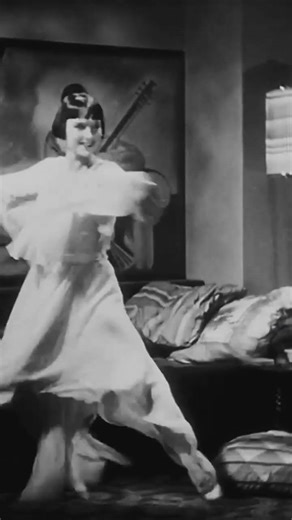 The Hidden Detail Behind Louise Brooks Nobody Notices 😳🎬 #hollywoodflashback