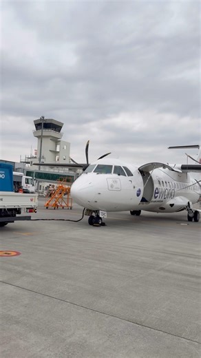 Just walk to Hakodate Airport, get on a plane and fly away #airplane #HakodateAirport