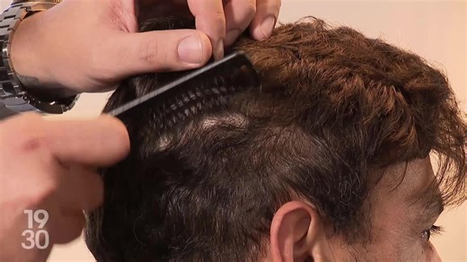 La prothèse capillaire séduit une clientèle toujours plus jeune | RTS