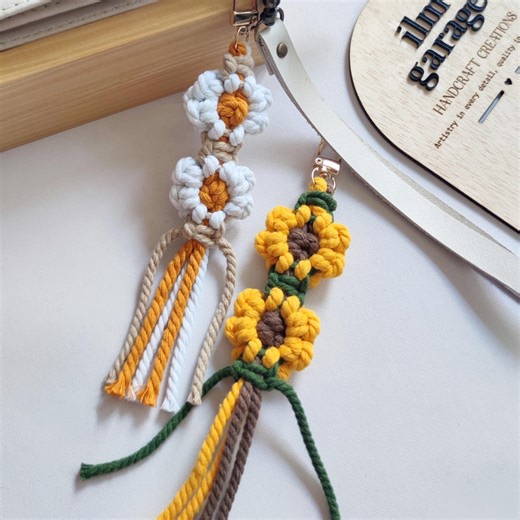 DIY Flower Macrame KEYCHAIN Tutorial (video) | Gift DIY - Etsy