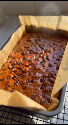 🍪 Honey Butter Sweet Alabama Pecanbread | Sticky-sweet, buttery slices packed with toasted pecans 🍯🥧 This is the kind of Southern pecan bread that feels like it belongs on a cozy kitchen counter with a cup of coffee nearby. It’s not quite cake, not quite bread—more like a rich, buttery bar with a tender crumb and that glossy honey-butter top that soaks in just enough to turn every bite into pure comfort. The pecans get all warm and toasty in the oven, and the middle stays soft and almost fudg
