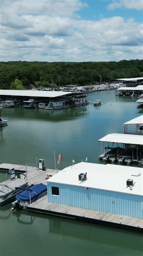 Summer went by way too fast☀️🌴 Thank you for sharing these moments with us❤️ #lakemurraymarinaok #lakemurrayok #oklahomastateparks #travelok #boatrentals #lakelife #sliprentals #docklife #marinalife #summerdays #fallboating #fallboatrentals #lakemurraystateparkok | Lake Murray Marina