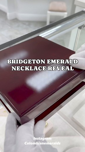 18ct White Gold Claw Diamond & Emerald Luxury Necklace Pendant with Graduating Brilliant Dark Green Pear Emeralds 8tcw. #fyp #emerald #emeralds #emeraldcut ##jewelrylovers #jewelryaddiction #jewelryinspiration #bridgerton #bespokejewellery #necklaceaddict #necklace #bridgertonedit #necklaces #necklaceoftheday #bridgertonseason3 #highjewelry #colombianemerald #jewelgram #jewelrygoals #ladywhistledown #emeraldnecklaces #emeraldnecklace #emeraldpendant #emeraldcharm #diamondnecklace #diamondpendant