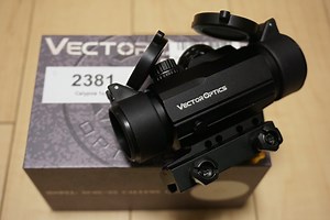 鮮明な視界で覗きやすく小型な等倍プリズムサイト、Vector Optics Calypos 1x30SFP SCOC-25のレビュー | エボログ