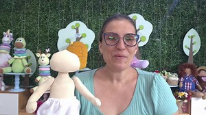 Não sabe Aplicar cabelo na sua boneca de Pano ? o Atelie Mônica Costa está a 15 anos Desenvolvendo Bonecas de Pano , e com esta bagagem ele trás muitas técnicas para fascilitar seu dia a dia . Quer aprender mais , assista o vídeo e comente o que voce tem mais dificuldade na cosntrução de sua Boneca | Atelie Mônica Costa