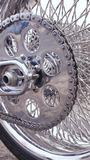 It showed up as a stock LiveWire … It left with a 30° aluminum neck, vertical battery conversion, girder front end, hardtail rear, chain drive, and a proper old-school cable throttle. The FINALE is LIVE on YouTube ⚡️ youtu.be/2VfcLcwVyAQ Modern tech. 70s chopper soul. Gas Monkey flair. | Gas Monkey Garage