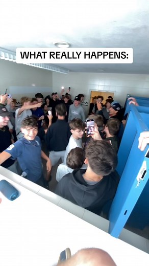 𝙃𝙤𝙥𝙚𝙓 🎶 on Instagram: "Toilet rave at school😤🤯 #toiletrave #dj #travisscott #rave #igdaily #schoolmemes"