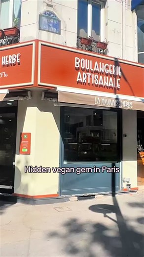 Being vegan in Paris is such a treat when there are so many incredible restaurants and bakeries. I loved this place, their vegan crossiants are so good but I also loved their pastries. Everyone hypes about land and monkeys (which is good) but no one talks about this incredible bakery! Try their entrement, it’s so good. #TikTokCreatorSearchInsightsIncentive