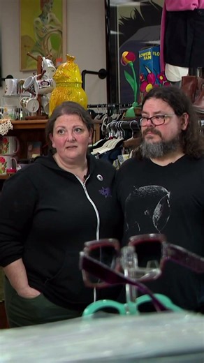 Burglar steals $5K worth of records and cash from Milwaukie shop