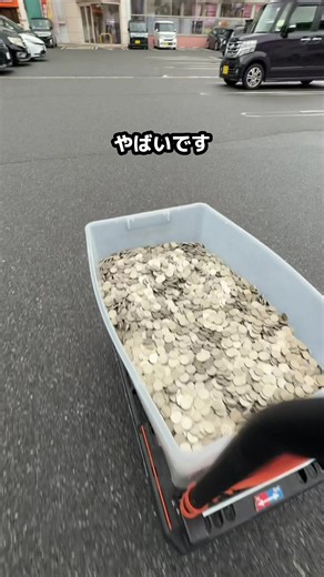 福山にめちゃくちゃ取れるゲーセン発見！！ 今回は「あみぱらんど福山店」さんへ行ってきました！ 実際にプレイしてみたけど、 ここ、むちゃくちゃ取れる！！ 特におすすめなのがフック設定！ 初心者の方でも挑戦しやすく、景品GETのチャンスあり！ さらに景品のラインナップもかなり豊富で、 人気のフィギュアやぬいぐるみ、お菓子など種類も充実していました！ 店内も広く、週末のお出かけや家族連れにもおすすめ。 クレーンゲーム好きはもちろん、普段あまりゲーセンに行かない人も楽しめると思います！ 福山周辺の方はぜひ遊びに行ってみてください！ 📍あみぱらんど福山店 〒720-0032 広島県福山市三吉町南２丁目８−２４ ⏰営業時間 10:00〜24:00 ※営業時間・景品・設定等は変更になる場合があります。 #あみぱらんど福山店 #あみぱらんど