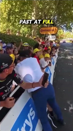 🚴🏻‍♂️Streaker at Tour de France #cyclingfail