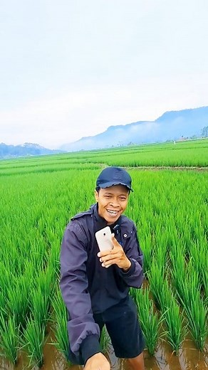 163K views · 10K reactions | Dicari akun kreator untuk direview secara gratis. Berkat FB Pro, tidak saling mengenal tapi bisa saling suport | Iis Turyanto | Facebook