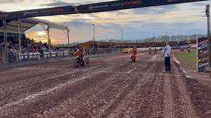 🐣 Let’s start Easter the right way! 👋 Your Watling JCB Leicester Lions are on parade ahead of tonight’s mouthwatering fixture against Ipswich. 📺 leicesterlionstv.com 🦁 #LionsRoar | #LEIIPS | Leicester Lions Speedway