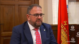 📺 El alcalde Antonio Rodriguez Osuna, ha afirmado en Televisión Extremeña que “tenemos un modelo de ciudad claro que no se parece en nada a la que encontramos en 2015. Ha bajado el desempleo en más de dos mil personas, ya hemos superado los 60.700 habitantes en nuestro padrón, hemos aumentado el presupuesto hasta llegar a datos históricos, hay más inversión, y hemos bajado la deuda en más de 60 millones de euros. Ésta es la verdadera transformación de Mérida, más derechos sociales, una ciudad m