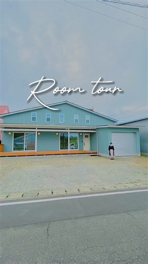 敷地面積なんと100坪！！✨憧れのインナーガレージのあるおしゃれなお家🏄‍♂️今回はご家族専用『ただいま動線』をご紹介！！ ※玄関から直接リビングに繋がるルートはこちらのアカウントの5月9日の投稿を（５つ前です☺️）チェックしてみて下さい🫶 家事楽✨セミオーダー住宅𝗖𝗟𝗔𝗦𝗦𝗜𝗔クラッシア🍀 静岡市駿河区に完成しました、サーフスタイルな外観がお店みたいなお家をご紹介します✨😊 DATA ◉敷地面積:100.04坪 ◉延べ床面積：47.83坪 ◉間取り：3LDK 小屋裏収納6畳＋書斎3畳 POINT ◉広い敷地に建つサーフスタイルのおしゃれな外観 ◉憧れのインナーガレージ ◉12mの広々としたウッドデッキ ◉デイベッドスペース ◉家事楽な間取り ◉解放的な大きな吹抜け ◉耐震面など家の性能はもちろん安心・安全◎ 他にも見どころいっぱいの素敵なお家です😊 お家づくりを考えているけれどまだそんなに具体的ではない方も、 早く家づくりしたいっ！という方も・・・ ぜひ、クローバーハウスにご相談下さい🍀 家づくりのご相談開催中 ご予約お待ちしております🤗 （ご予約は公式L