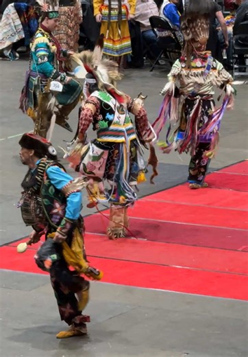 What a beautiful day 🩷 Gathering at the Rapids Powwow here in Bawaating #saultstemarie #powwow