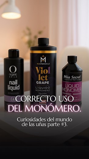La composición del #monomero hace que sea un líquido muy delicado cuando está expuesto a la luz ultravioleta (La luz que entra por la ventana o la de más lámparas). ☀️ Por lo tanto evita: 🚫 Envasar en frascos de plástico cualquiera. Si es necesario, envasa el monómero en un frasco de vidrio ámbar (Como el del video). 🚫 No uses un dapper de cerámica con corcho. La cerámica puede tener porosidad, el corcho no sellar bien y el material acelerar la oxidación del producto. ✅ Usa dappers de cristal 