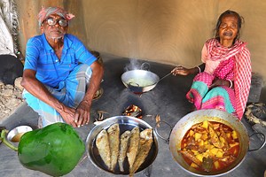DRY SEA FISH CURRY in tribal village | Papaya with Dry Sea fish recipe by our tribal old grandfather and grandmother | Indian tribe food
