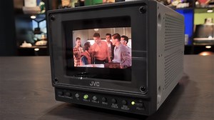 Monochrome CRT And Liquid Crystal Shutter Team Up For Color Video