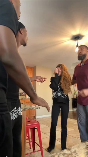 Shaeee😎💕 on Instagram: "Yall saw it too right🤣 @80ktwins @_travellewilliams #explorepage✨ #funny"