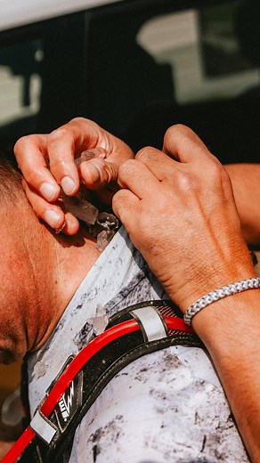 PITSTOP 🏎️ 12seconds is all we need 😮‍💨 #Unbound #Gravel #CheckpointOne #ThisTeamWorks | Granfondoteam.be