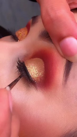 Glittery Gold Eye Makeup Tutorial