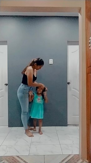 🤣 Y'all she's the sweetest little human ever 🤭 #tik_tok_bosslady my dance buddy #mydolly