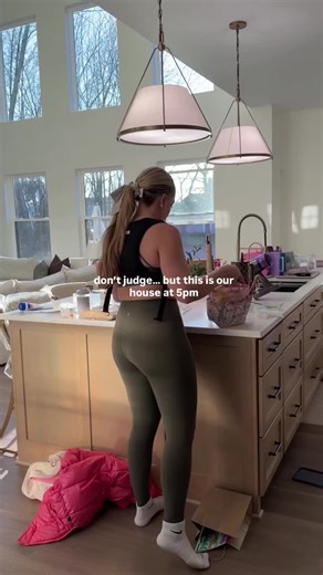 set a timer and power clean for an hour w me ◡̈ 🧼 follow and comment a 🤍 for direct links to my fave cleaning things, my weighted vest and more from the video ✨ real talk: as soon as the kids get home from school, most days it’s homework, snacks, change and go to sports 🤸‍♀️ and as much as I love this crazy busy life and dreamed about this exact busyness, it leaves the house a mess by the end of the day so I typically set a timer and power clean for an hour before bed time chaos starts. annnn