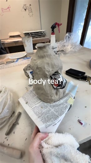 Body crazy curvy wavy 😮‍💨🙌 #ceramics #pottery #handbuilt #stoneware #studio