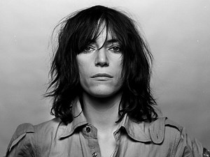 Watch Patti Smith perform on 'The Mike Douglas Show' in 1977