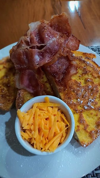 Iets nuuts wag op die horison by Joubert en Seuns se Boer & Brew Restaurant. 🍴 Ons stel nuwe disse binnekort bekend — Moenie dit misloop nie! Kom kuier, geniet die atmosfeer en wees gereed om iets heerliks te proe... Hou ons sosiale media dop!! #BoernBrew #JoubertEnSeunsPadstal #Schoemanskloof #padstal #restaurant