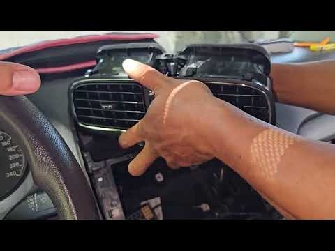 VW Vento: Refreshed Interior, New Air Vents, and New Stereo | RCD 330 PRO