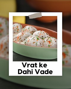 There’s something so comforting about a bowl of chilled 'Vrat ke Dahi Vade' during the peaceful days of Shravan fasting 💫 This #ShravanRecipe features light sabudana vadas soaked in creamy curd, lightly spiced with vrat-friendly flavours and topped with a sprinkle of roasted cumin for that perfect finish. They’re easy on the stomach, soothing to eat, and just right when you’re looking for something light yet satisfying 😇😇 #SanjeevKapoor #SanjeevKapoorKhazana #VratKeDahiVade #ShravanRecipe #vr