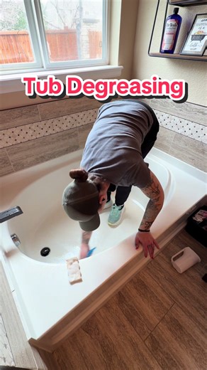 Essential Tips for Deep Cleaning Your Tub and Shower