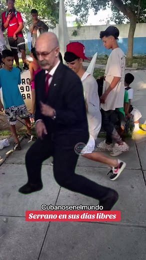 Cuban Singer Serrano Dancing in Miami | Cuban Culture Highlights