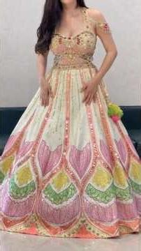 🙋‍♀️New Bridal LehengaDesign #shorts #fashion #lehenga #lehengacholi #youtubeshorts #trending