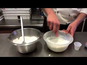 Come si prepara la ghiaccia reale per decorare biscotti e torte