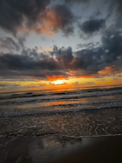 Remix Uma reinvenção sonora e visual que transforma cada batida em energia criativa. Remix é intensidade em movimento, conectando ritmo e inspiração. 🇺🇸 Remix A sonic and visual reinvention that turns every beat into creative energy. Remix is intensity in motion, connecting rhythm and inspiration. 🇪🇸 Remix Una reinvención sonora y visual que convierte cada compás en energía creativa. Remix es intensidad en movimiento, conectando ritmo e inspiración. --- 🇫🇷 Remix Une réinvention sonore et v