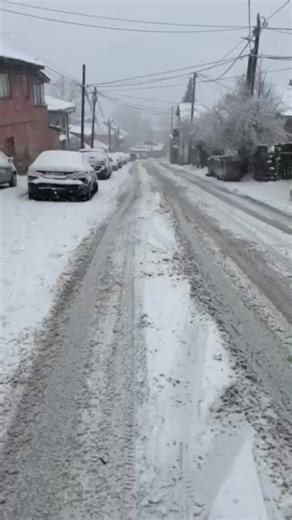 Sarajevo se posebno suočava s otežanim uslovima na cestama, a najkritičnije je u padinskim dijelovima grada, gdje je vožnja znatno zahtjevnija. | Vijesti.ba