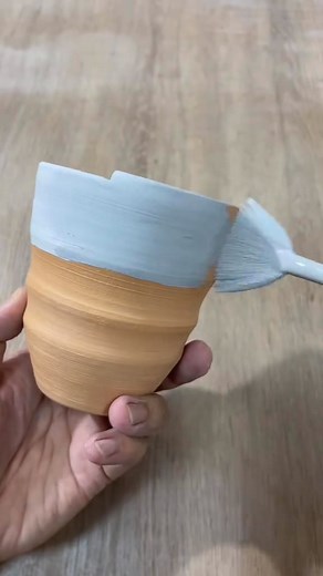 🎨🌱 Tiny project, big joy! Just finished painting these mini ceramic pots — the cutest way to add personality to any corner ✨💛 👉🏼 Would you paint yours bright & bold 🎉 or soft & minimal 🤍? Tell me below! 💬 #DIYDecor #MiniPotPainting #CeramicDIY #PlantDecor #HomeAesthetic #CraftyVibes #AffordableDecor | Home of Zen