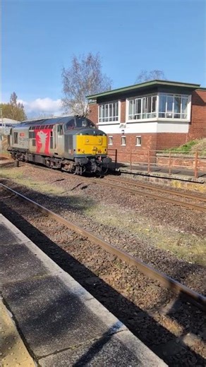 HORN FROM CLASS 37 DIESEL LOCO 37884 CEPHEUS AS IT RETURNS