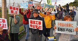 Hundreds against Henoko land reclamation protest at US Marine base gates