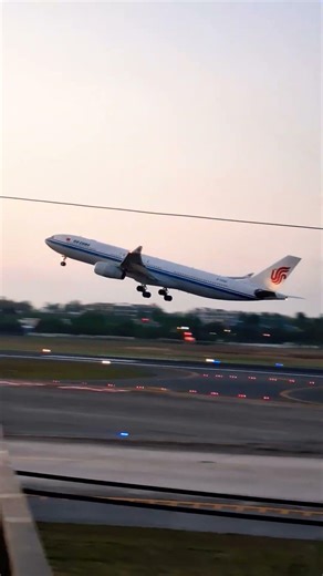 air china 🇨🇳 airbus A330-300 take off phuket airport go to Beijing #aviation #planespottinglfpo