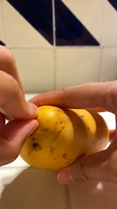 36K views · 297 reactions | How to eat mango without a knife | Jeanelleats | Facebook