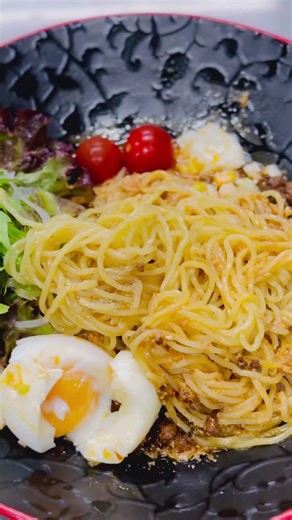 麻婆豆腐の餡かけ揚げそばと豆板醤を効かせた味噌汁🥹半熟卵入り冷やし担々麺🥹四川の家庭料理とまではいきませんが、、毎日食べられる家常菜(平たく言えばお袋の味)を目指してます🫡本日もご馳走様でした