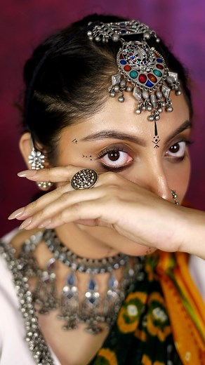 How About Some Extra Navaratri Look? 🌸🌸🌸🌸🌸 Navratri Is Denoted With 9 Colours. Here I Admired Green & Yellow. Green Denotes Devi Katyayani Which Falls On Sasthi Day & Yello Denotes Mother Of Kartikya God Wich Falls On Day Panchami.🌼 Hair Style: @shawsarita26 Cinematography: @ayushi_gram Assists @miss_lady_brown Moumita Sadhukhan #navratri #navratrispecial #makeupartist #gujarati #makeoverbyreshmi #reshmichakraborty | Makeover By Reshmi Kolkata